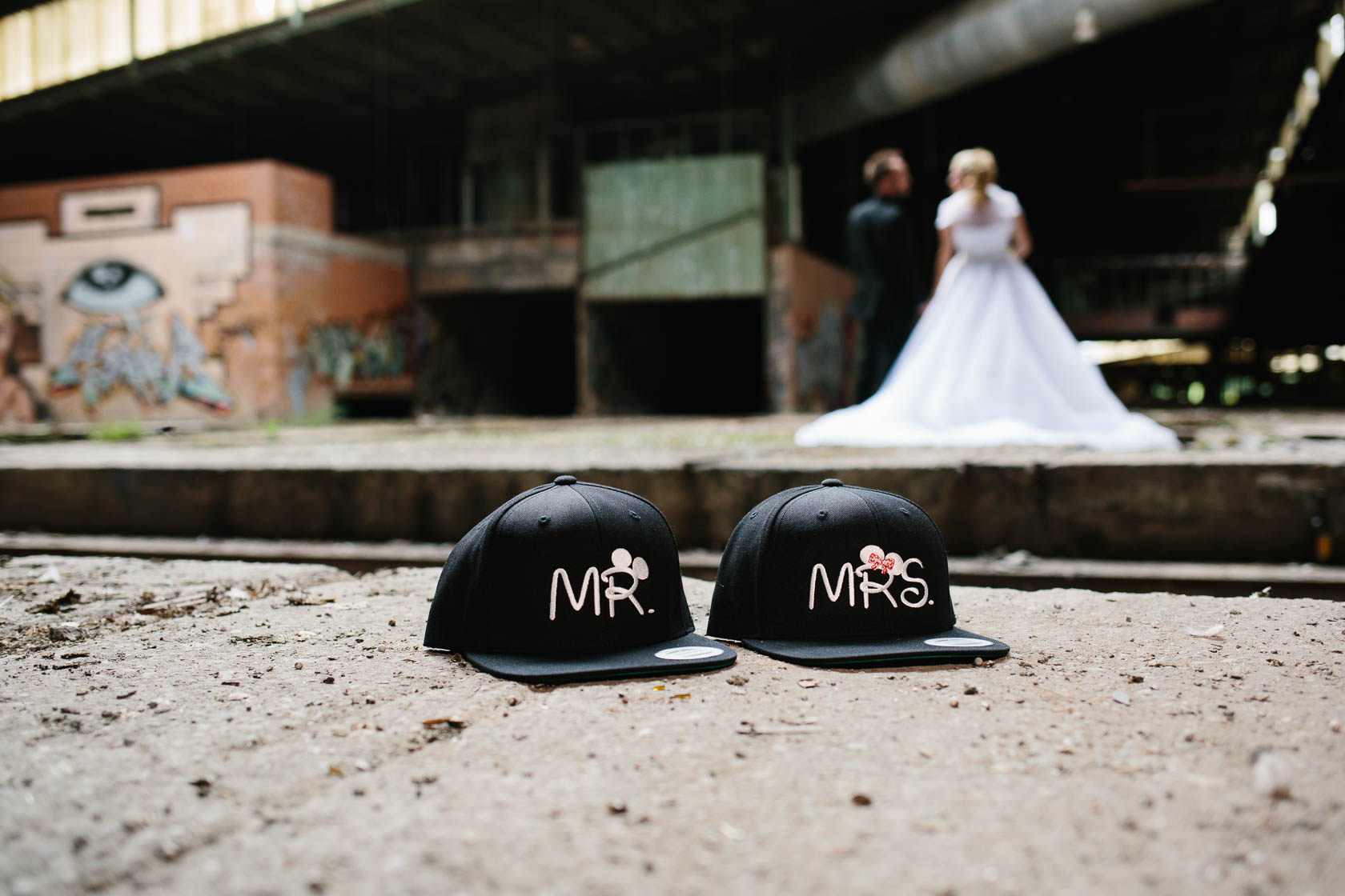 After Wedding Shoot Eileen und Christoph Base Caps Mr und Mrs Alte Fabrik Raum Mannheim