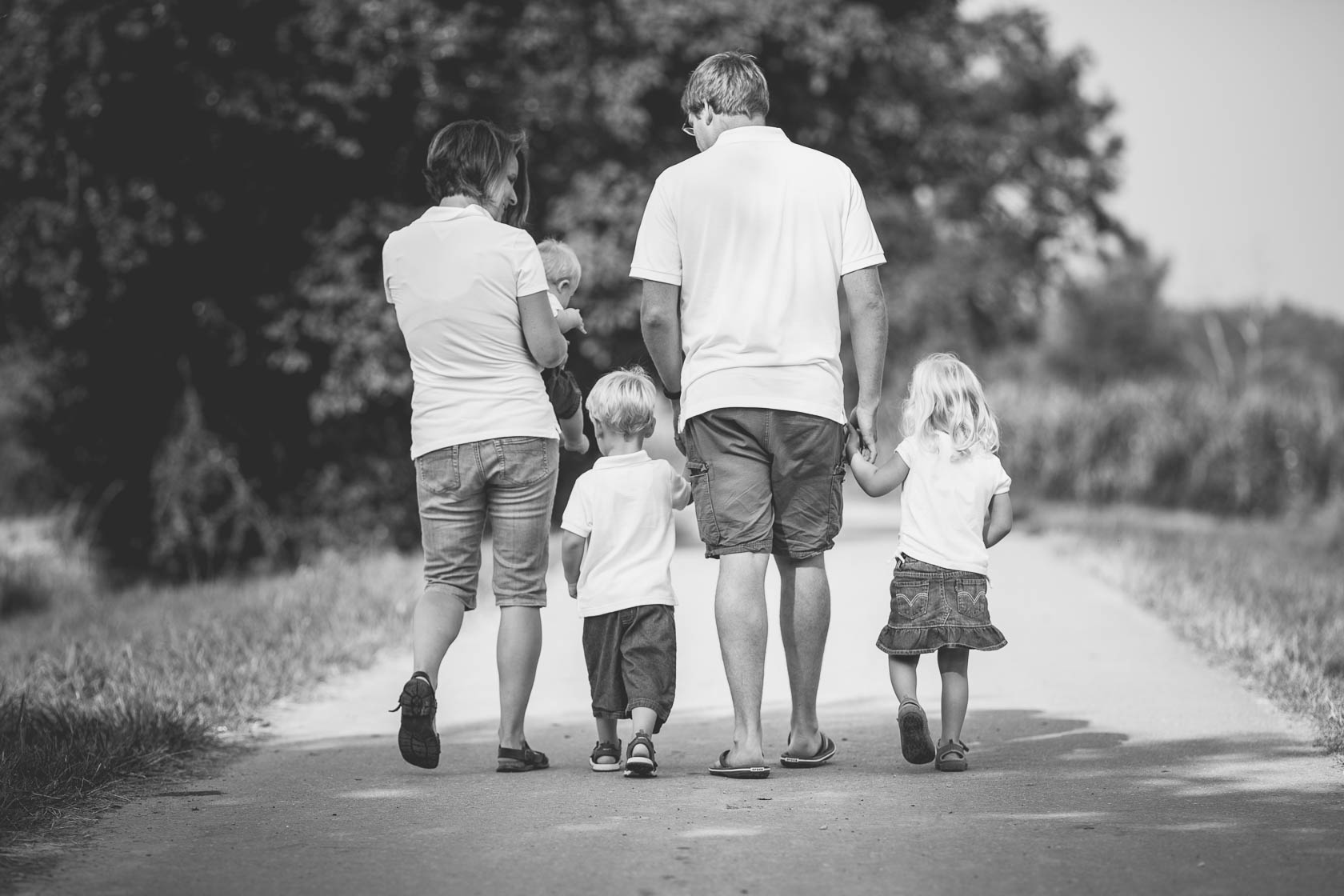 Familienfotos von Thea Philip Johannes Verena und Peter bei Speyer laufen