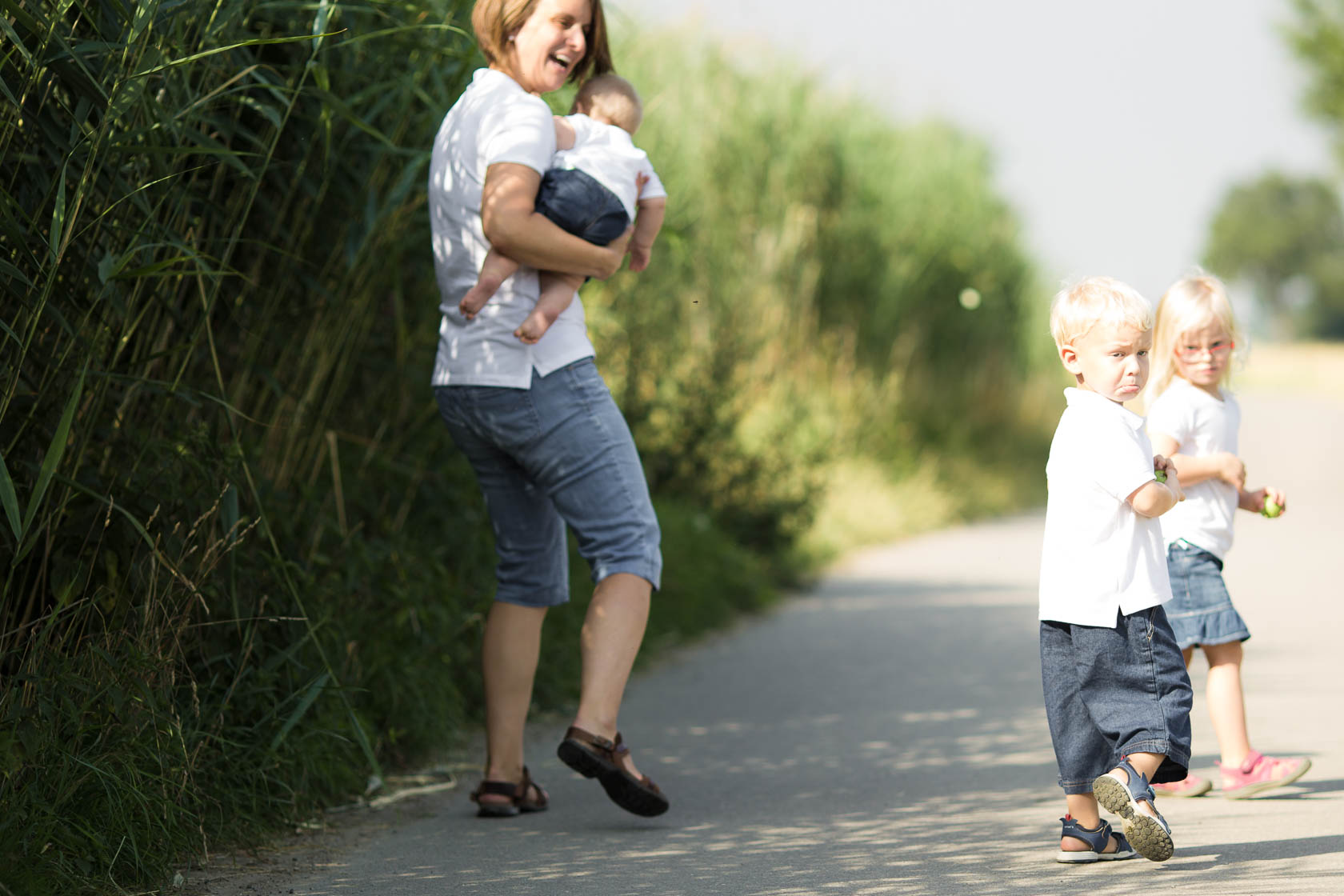 Familienfotos von Thea Philip Johannes Verena und Peter bei Speyer schmollendes Kind