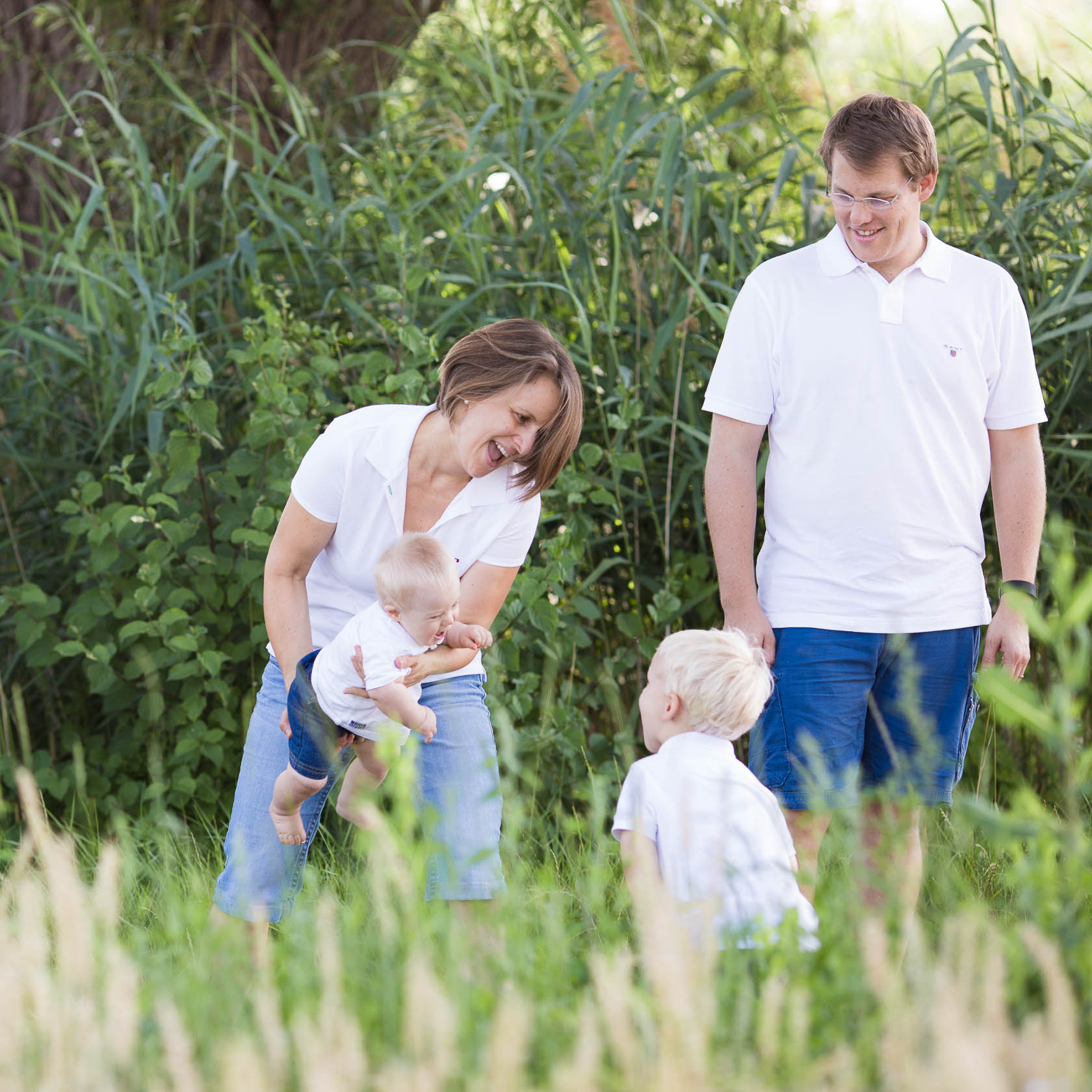Familienfotos von Thea Philip Johannes Verena und Peter bei Speyer Fliegen