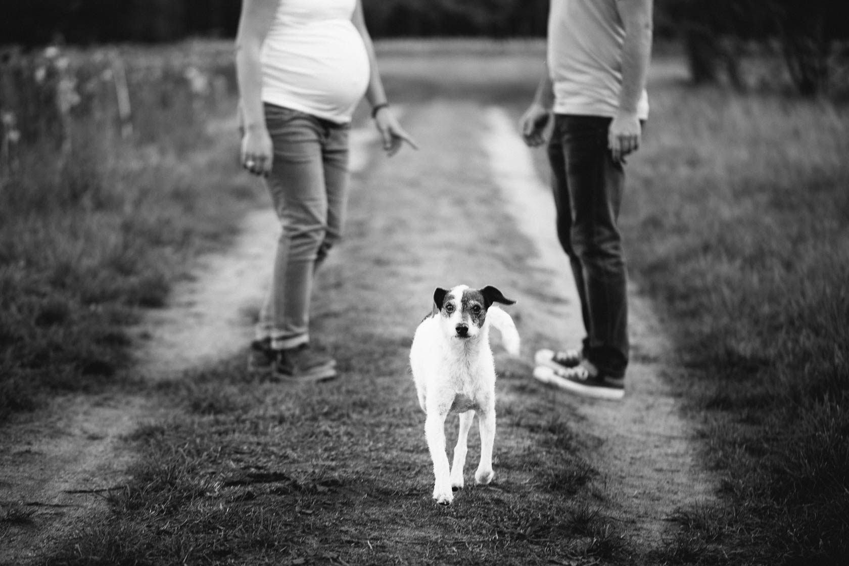 entspanntes Paarshooting und Babybauch Shooting mit Hund in Waghäusel