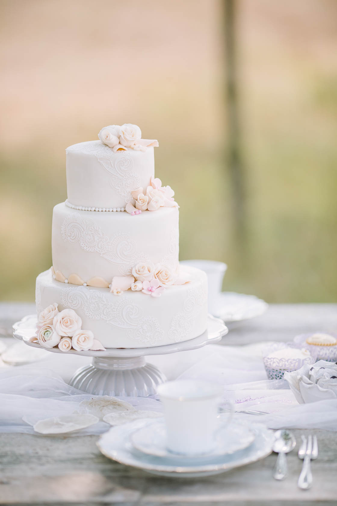 Styled Wedding Shoot Bridal Inspiration DIY und Pastell Traumhafte Hochzeitstorte