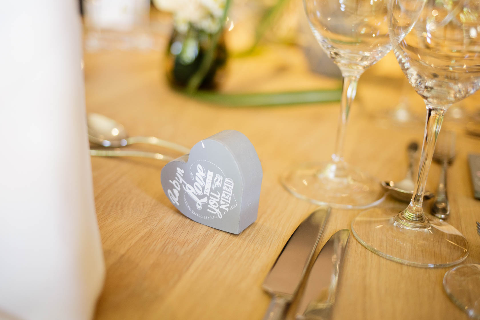 Standesamtliche Trauung von Fabienne und Manuel in Wiesloch Hotel Mondial in Wiesloch Tischdekoration