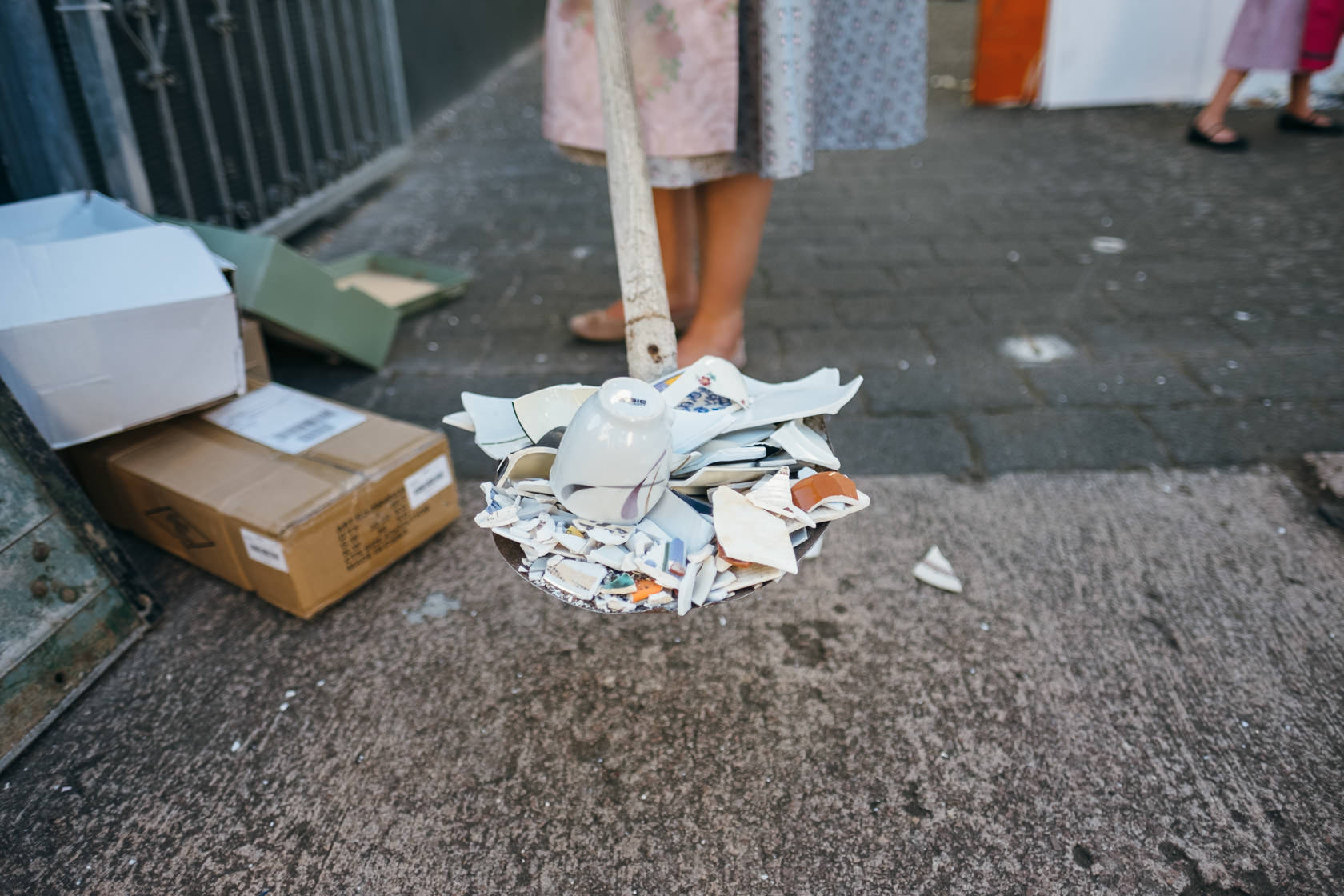 Bayrischer Polterabend in Norheim an der Nahe Alex und Jasmin Zerbrochenes Geschirr Scherben bringen Glück Hochzeit Wedding