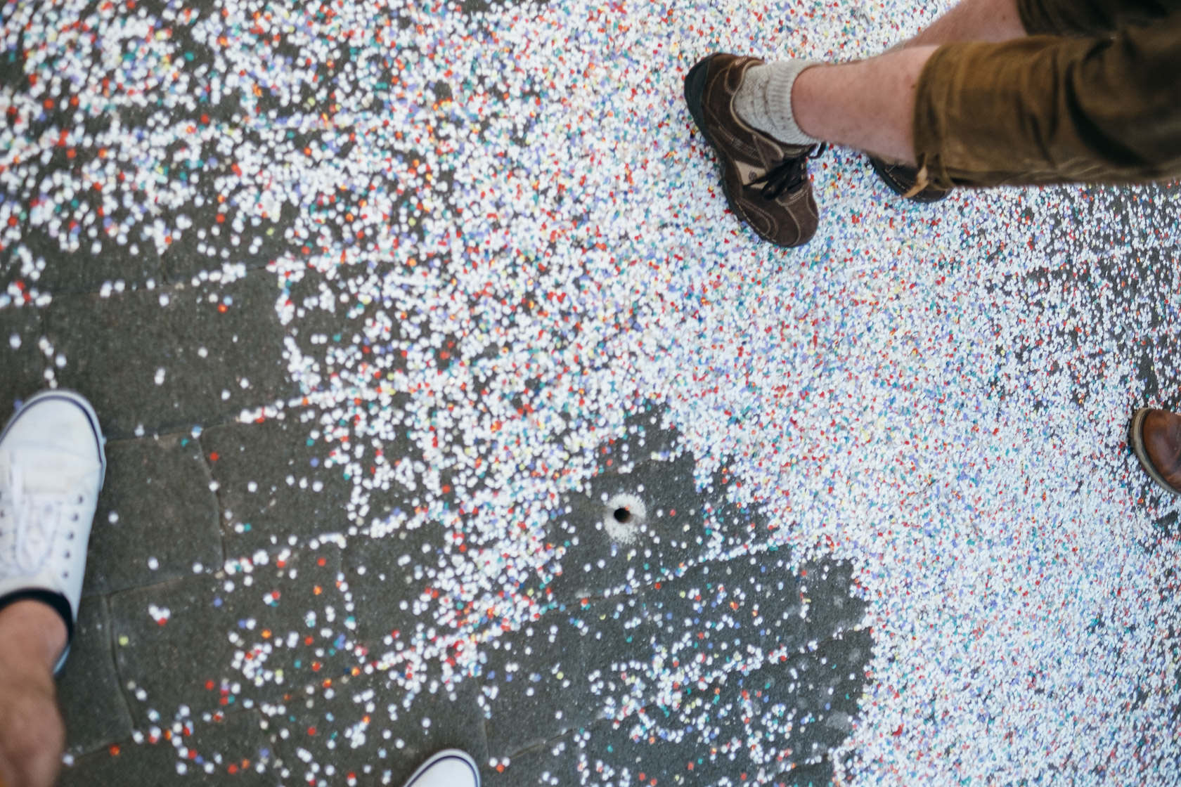 Bayrischer Polterabend in Norheim an der Nahe Alex und Jasmin Konfettikanone Hochzeit Konfetti Spaß Freude