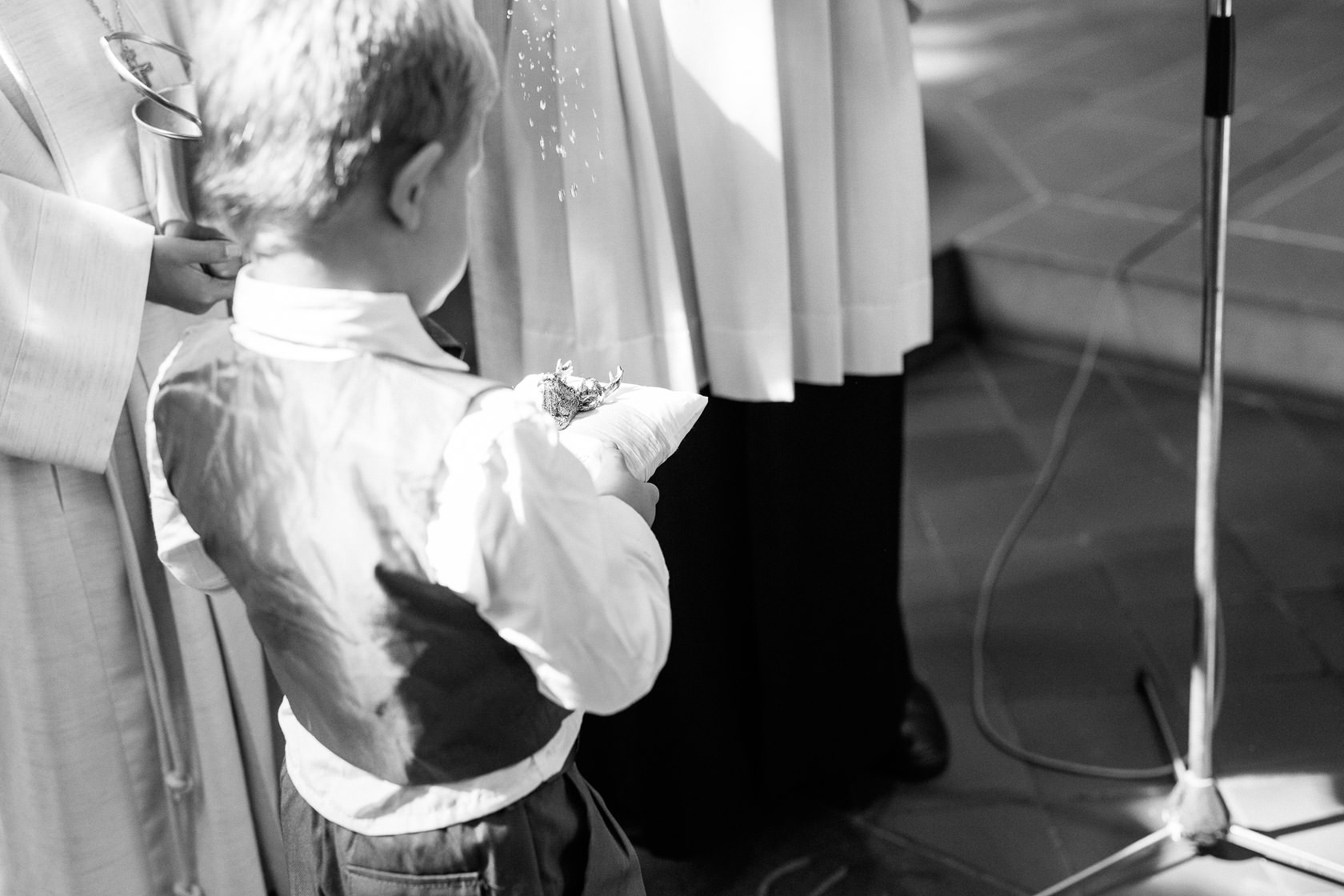 Blauweiße Hochzeit in Bad Kreuznach Segnung der Ringe und Ringübergabe