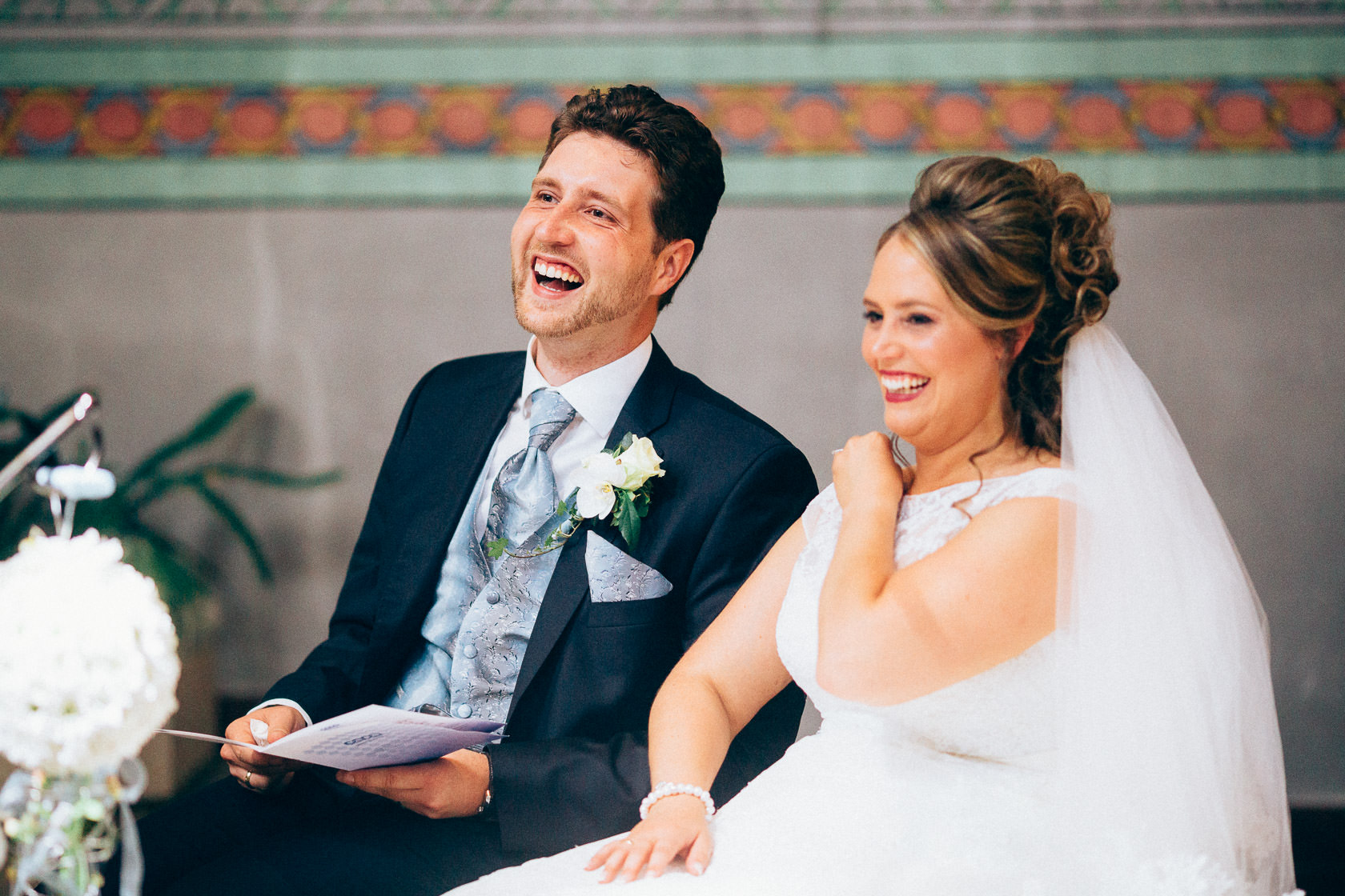Blauweiße Hochzeit in Bad Kreuznach Stimmung Emotionen während der Hochzeit in Norheim an der Nahe