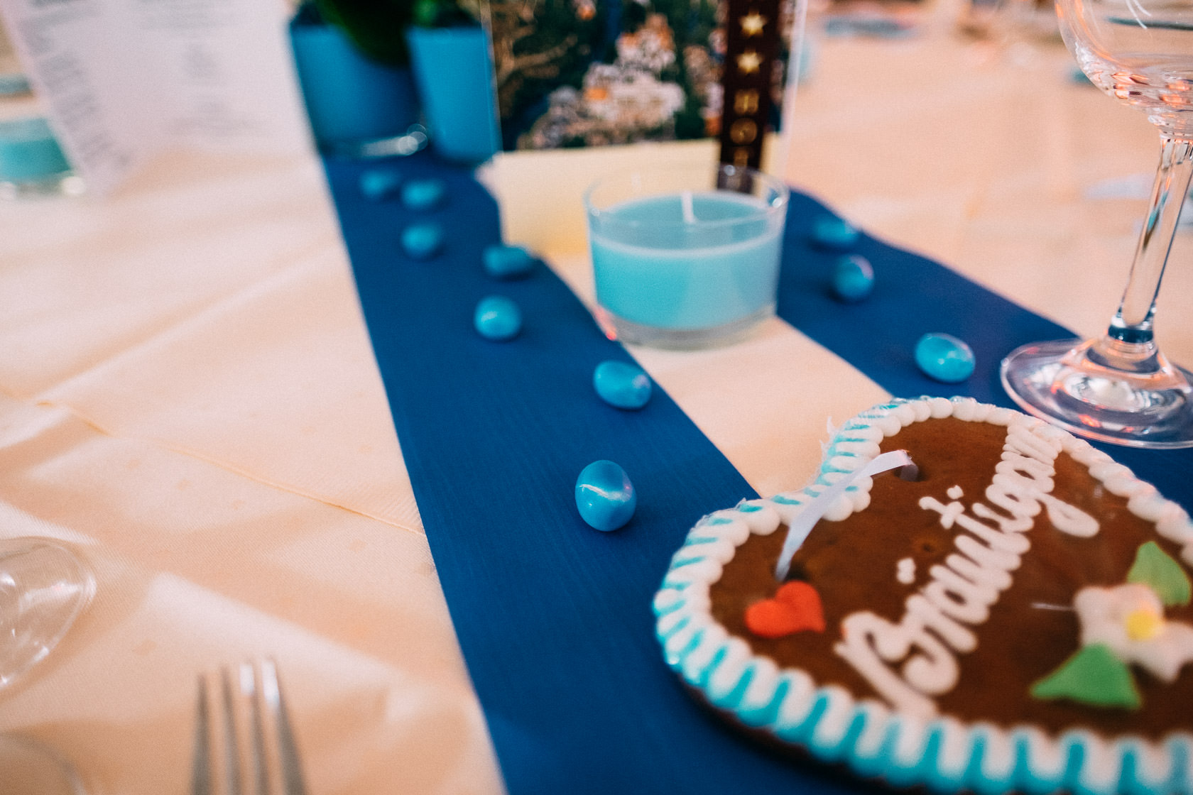 Blauweiße Hochzeit in Bad Kreuznach Dekoration im Sympathie Hotel Fürstenhof