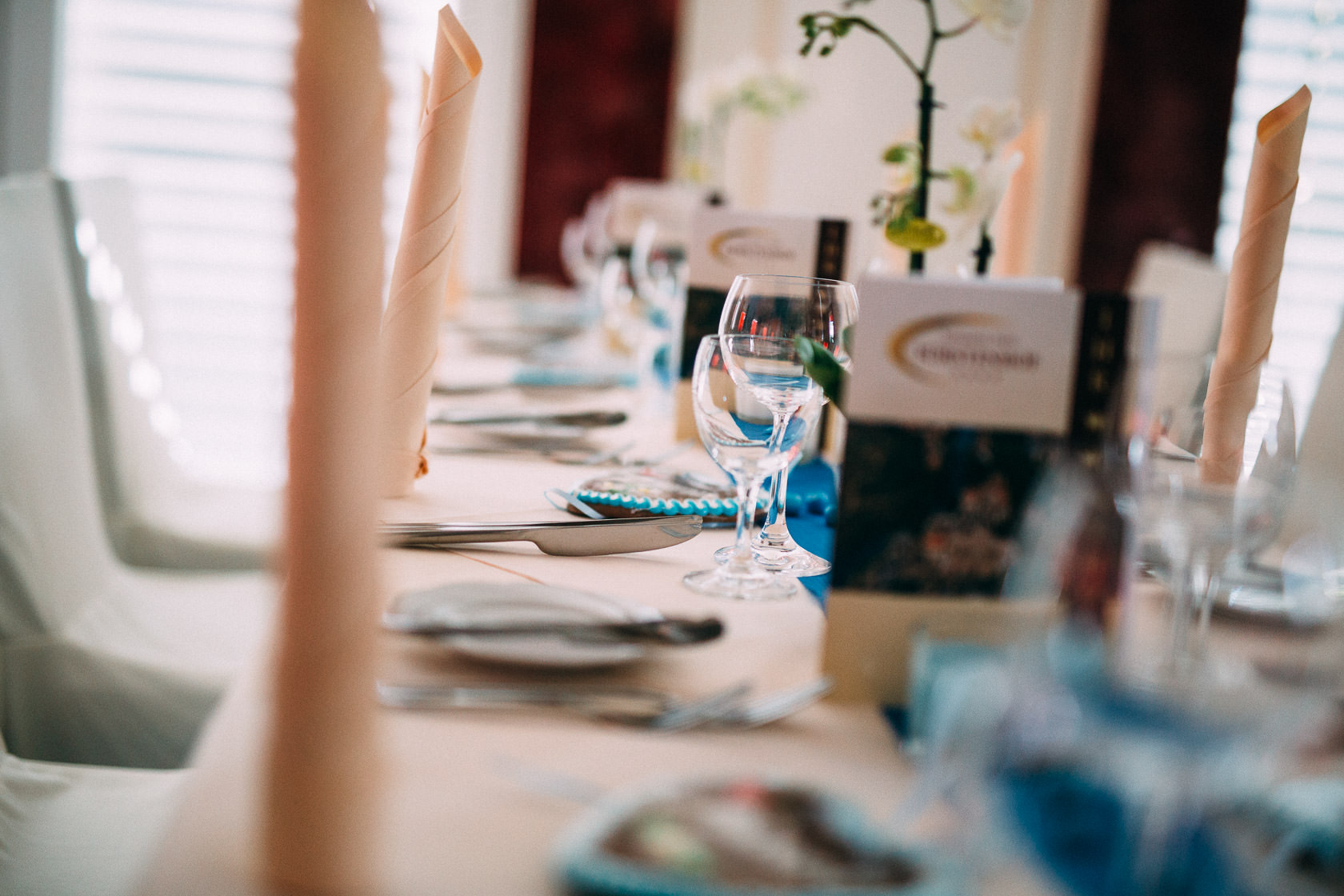 Blauweiße Hochzeit in Bad Kreuznach Dekoration im Sympathie Hotel Fürstenhof