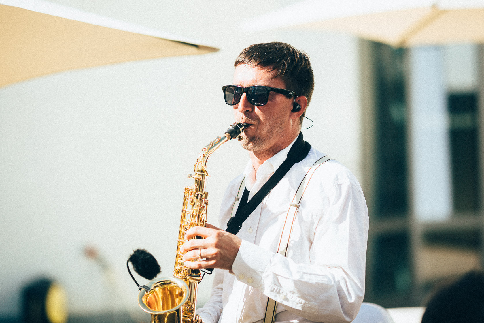 Blauweiße Hochzeit in Bad Kreuznach Sektempfang auf der Terasse des Sympathie Hotel Fürstehof in Bad Kreuznach