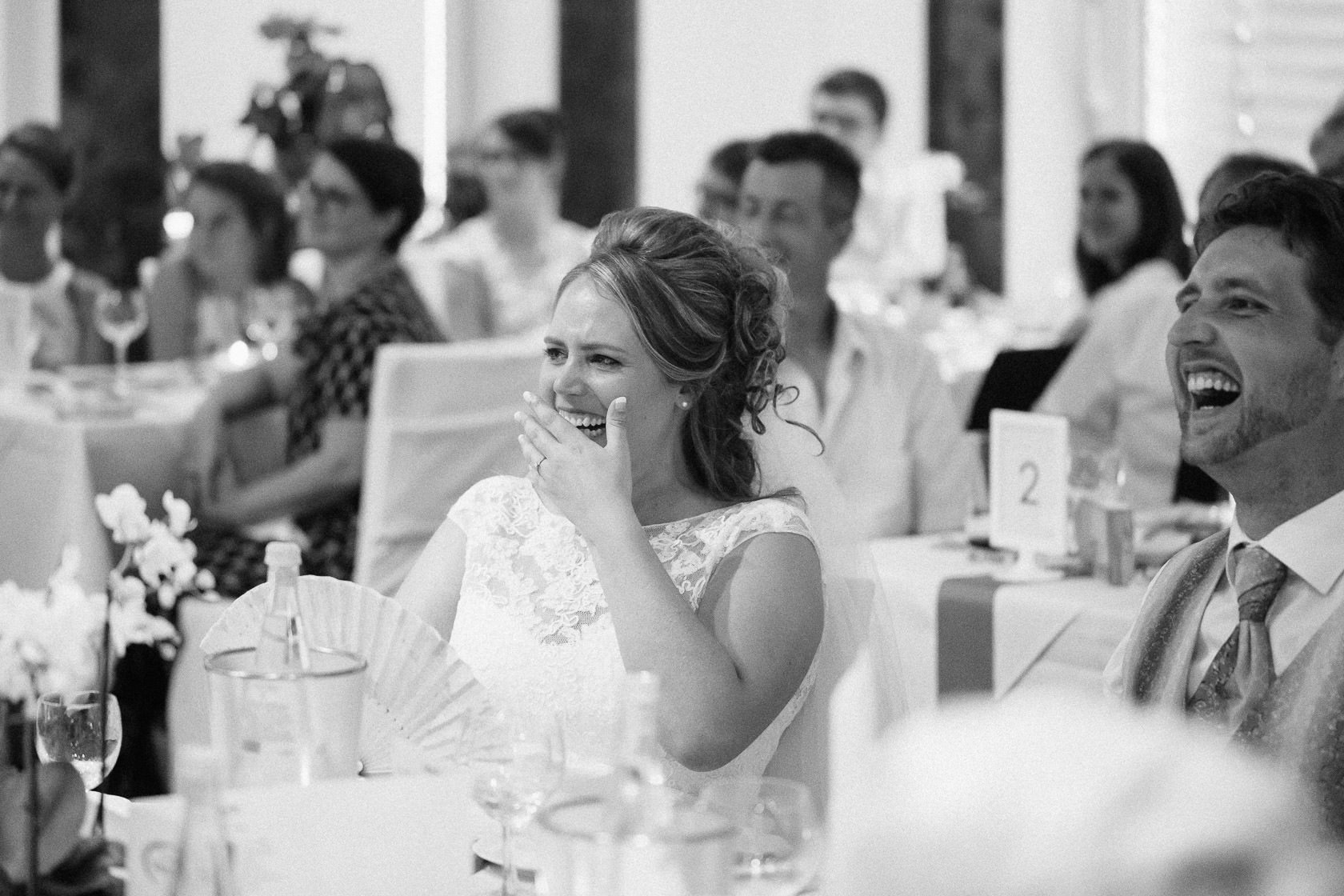 Blauweiße Hochzeit in Bad Kreuznach Feier im Hotel Fürstenhof Stimmung Mood Abendveranstaltung