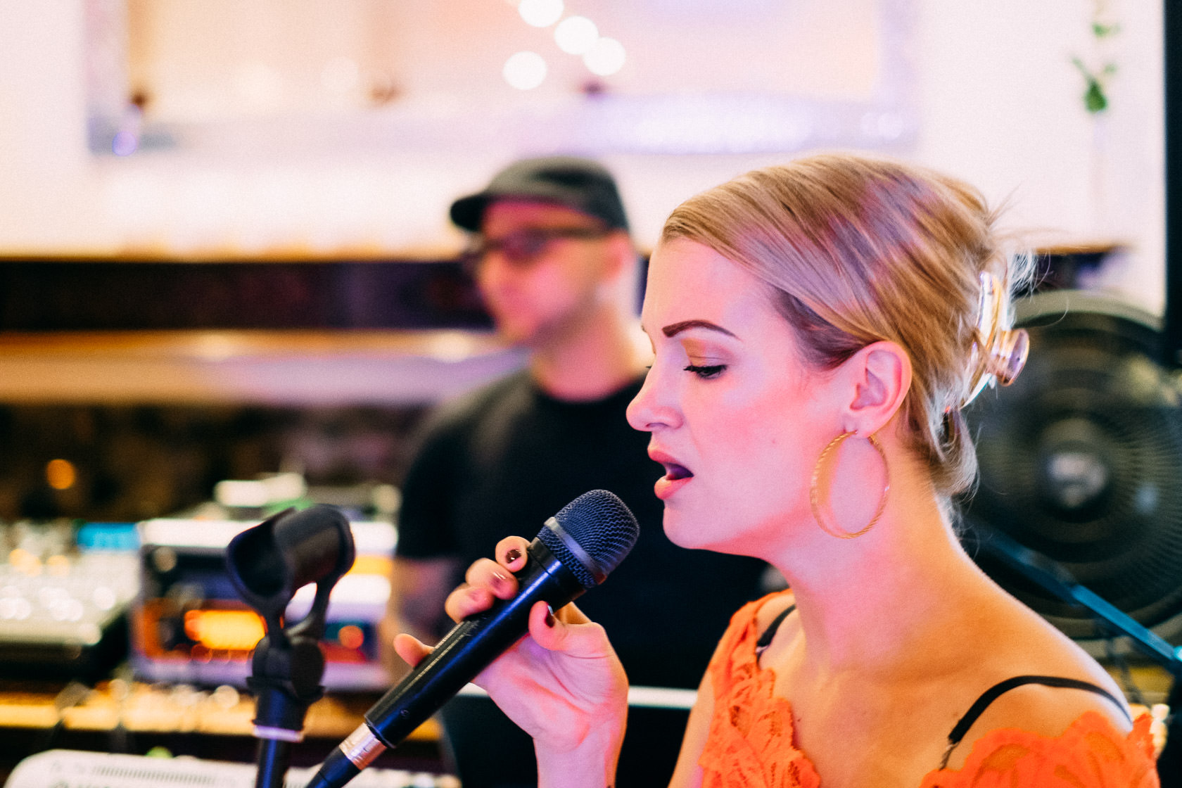 Blauweiße Hochzeit in Bad Kreuznach Feier im Hotel Fürstenhof Stimmung Mood Abendveranstaltung