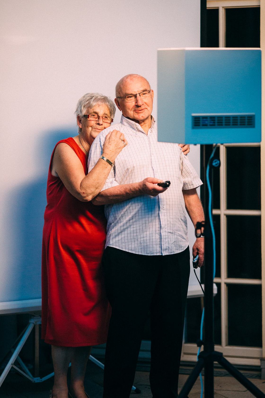 Blauweiße Hochzeit in Bad Kreuznach Feier im Hotel Fürstenhof Stimmung Mood Abendveranstaltung