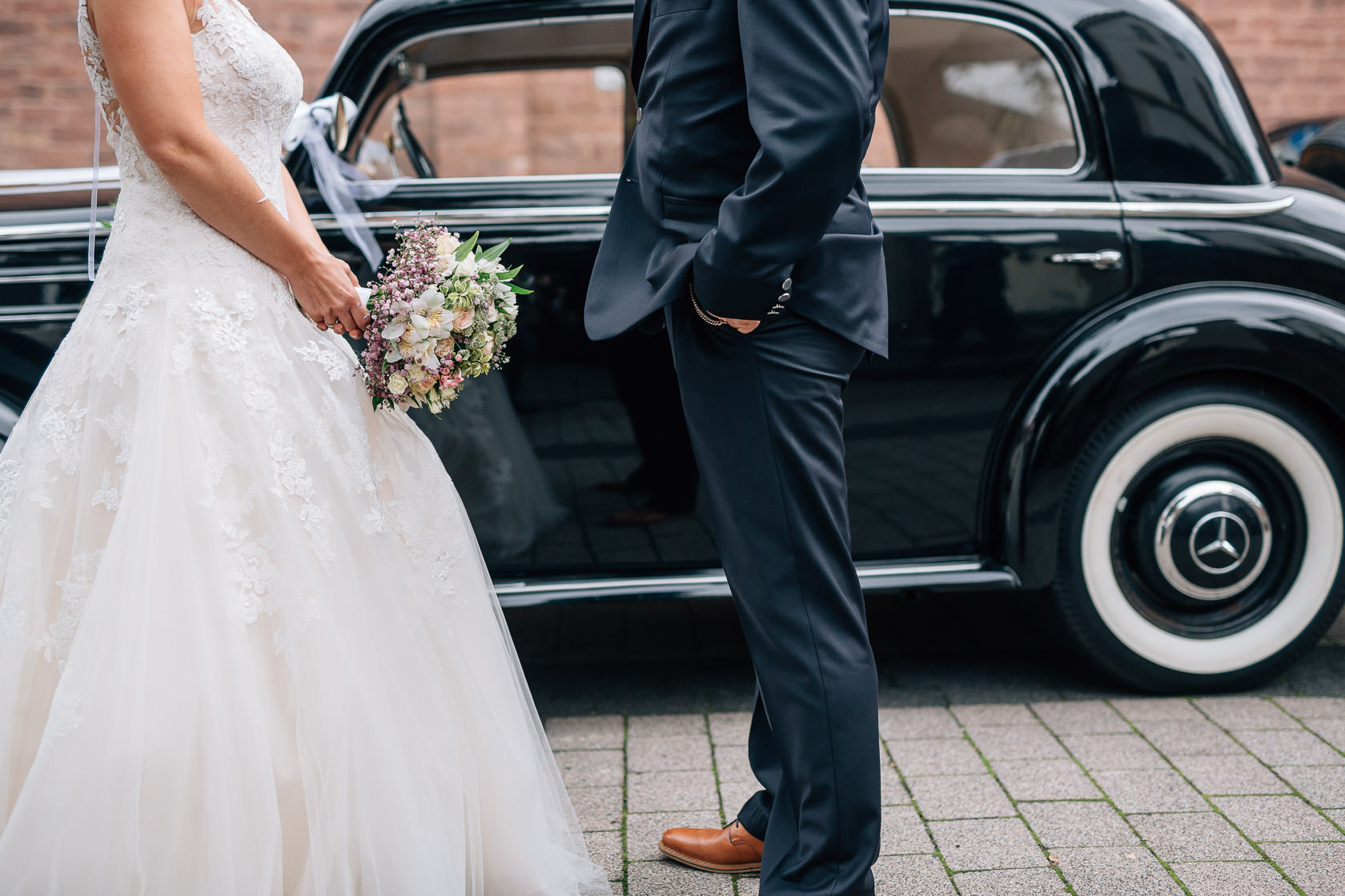 Boho Hochzeit in Waghaeusel Brautauto Mercedes Oldtimer