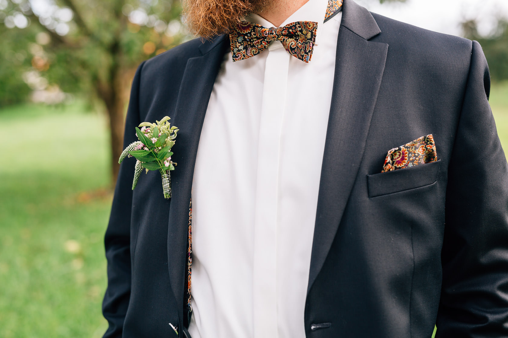 Boho Hochzeit in Waghaeusel Paarshooting Outdoor Wiese Sonnenuntergang