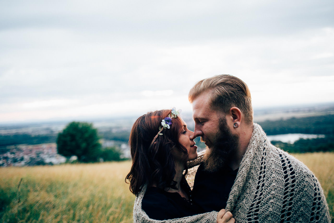 Engagement Shoot Michaelsberg bei Bruchsal Boho Style Sonnenuntergang Romantische Paarfotos