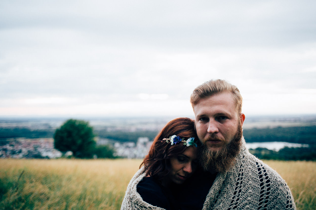 Engagement Shoot Michaelsberg bei Bruchsal Boho Style Sonnenuntergang Romantische Paarfotos