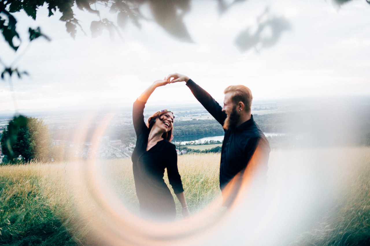Engagement Shoot Michaelsberg bei Bruchsal Boho Style Sonnenuntergang Romantische Paarfotos