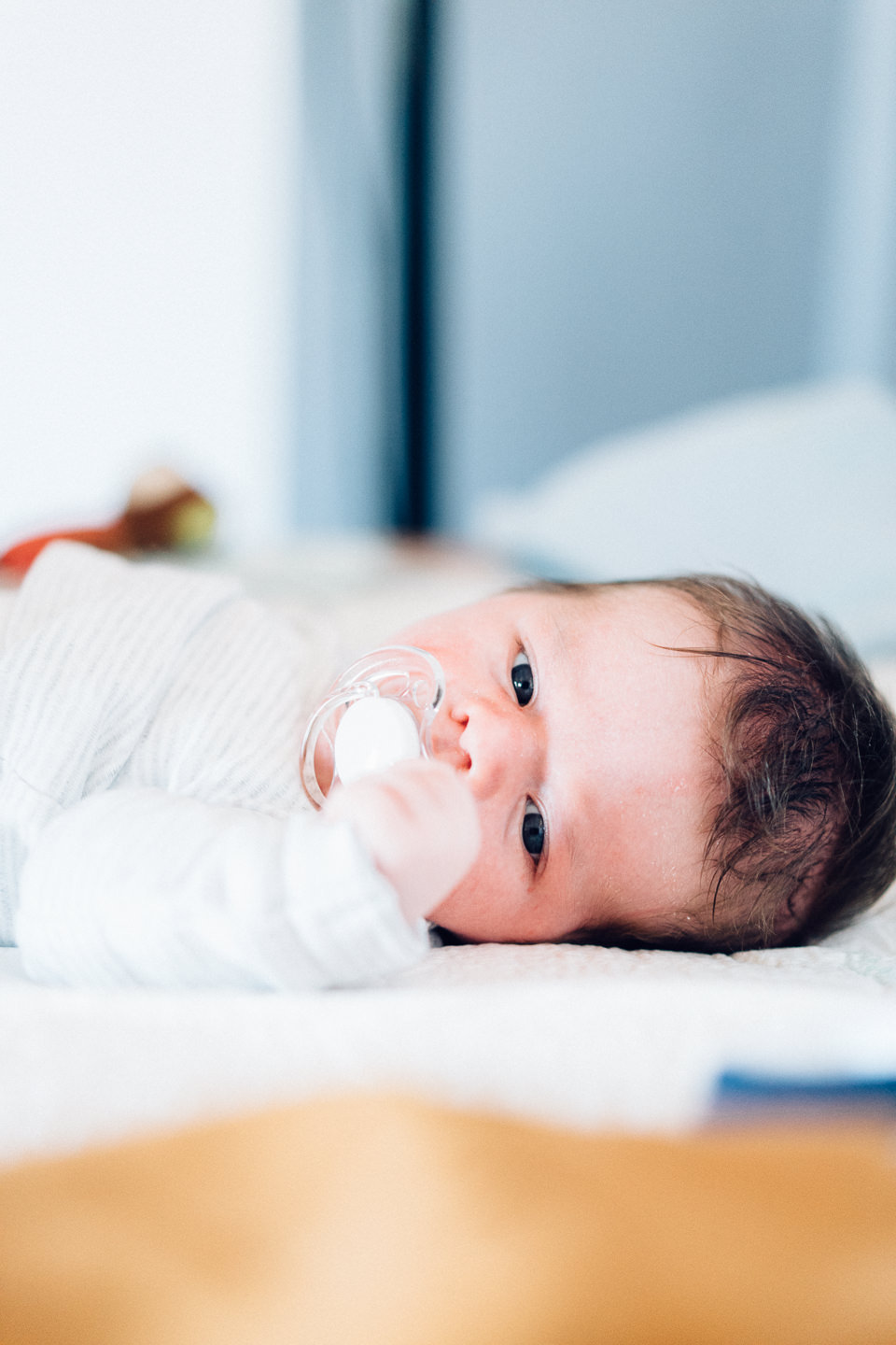 Familienfotograf Karlsruhe Homestory Newborn Fotoshooting Natuerliche Fotografie Echtes Leben Echte Fotografie Neugeborenenfotografie