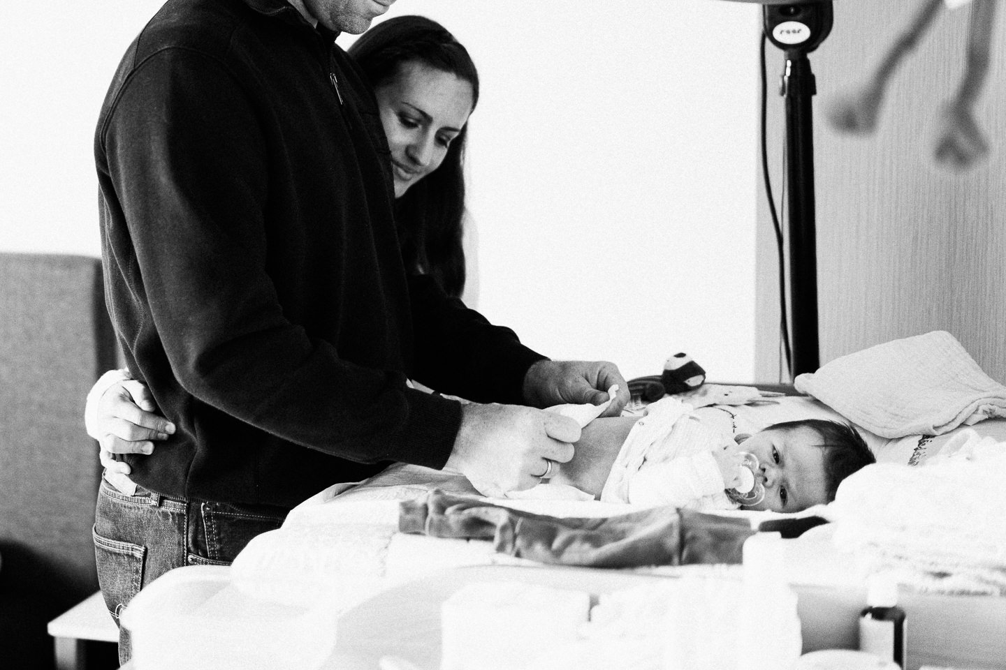 Familienfotograf Karlsruhe Homestory Newborn Fotoshooting Natuerliche Fotografie Echtes Leben Echte Fotografie Neugeborenenfotografie