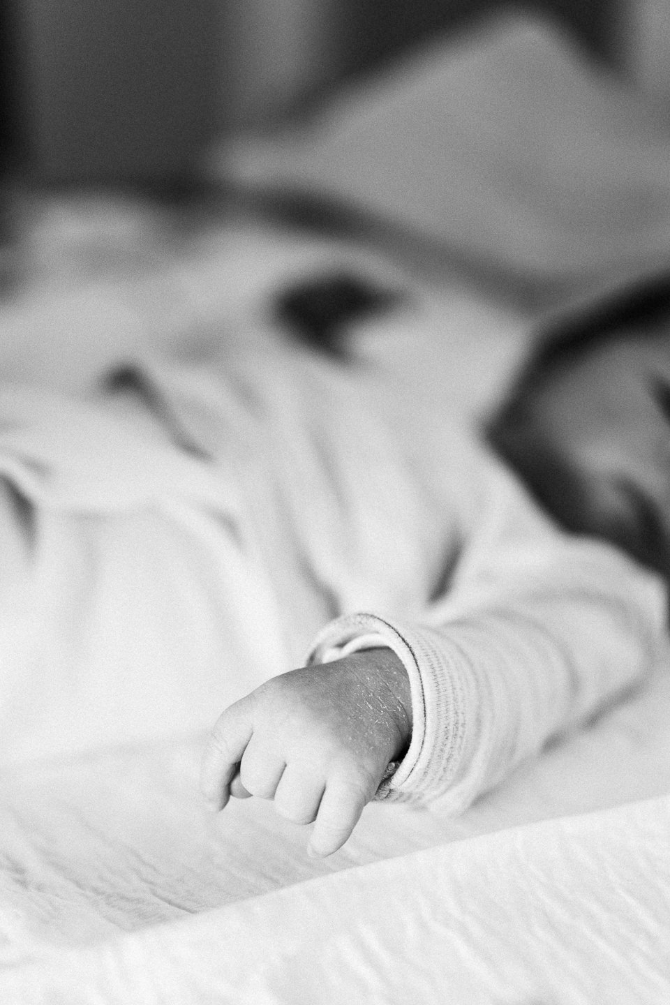 Familienfotograf Karlsruhe Homestory Newborn Fotoshooting Natuerliche Fotografie Echtes Leben Echte Fotografie Neugeborenenfotografie