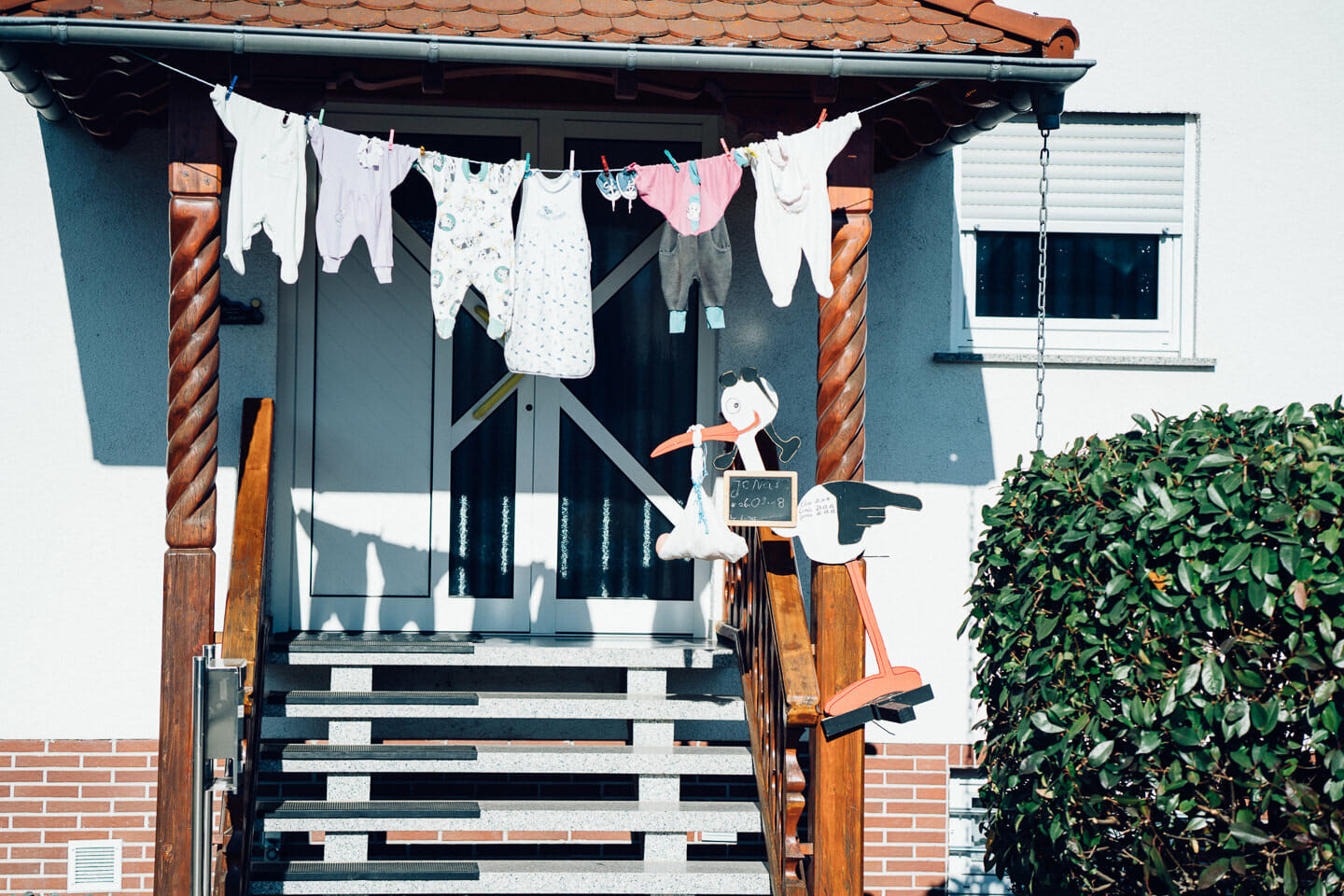 Familienfotograf Karlsruhe Homestory Newborn Fotoshooting Natuerliche Fotografie Echtes Leben Echte Fotografie Neugeborenenfotografie
