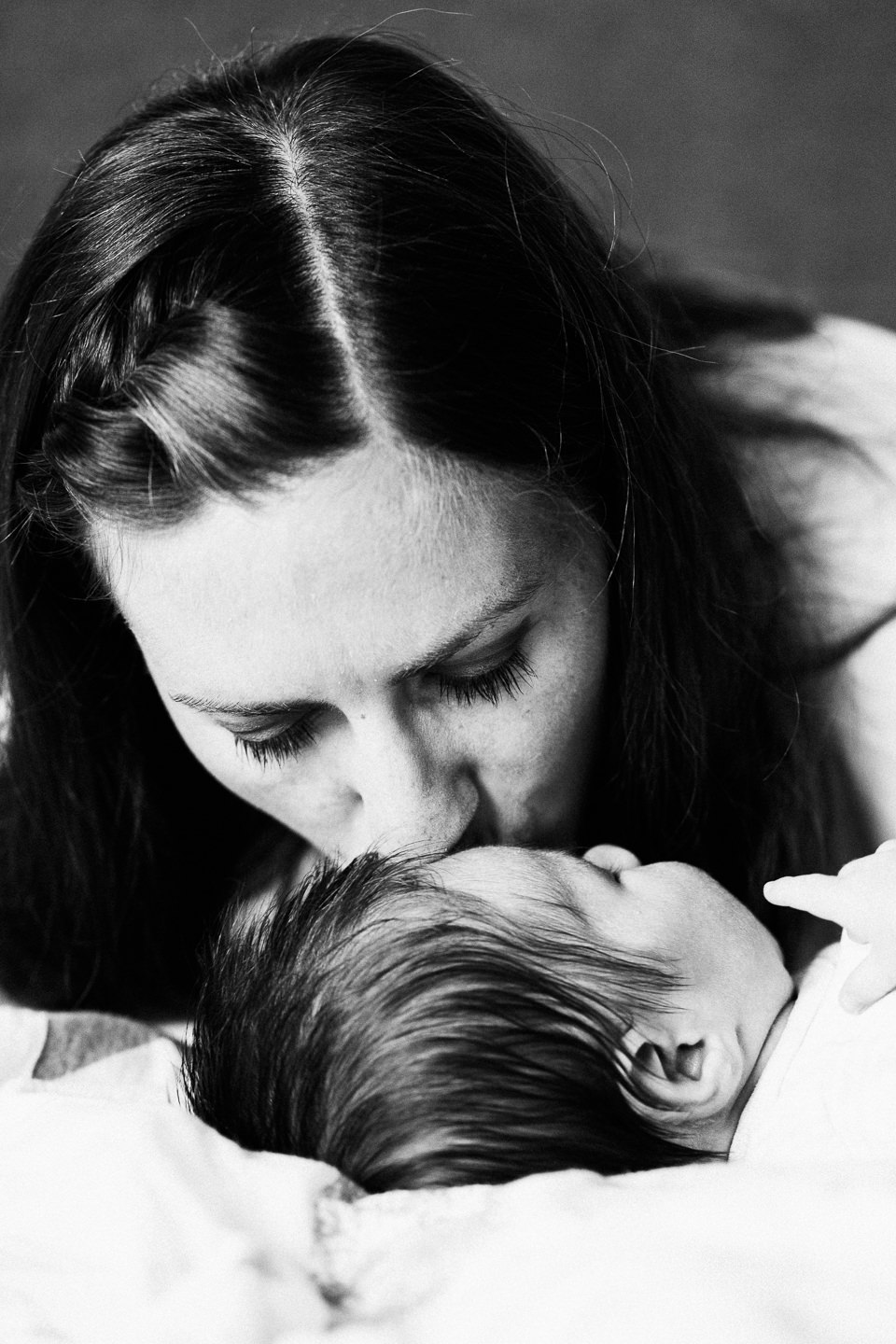 Familienfotograf Karlsruhe Homestory Newborn Fotoshooting Natuerliche Fotografie Echtes Leben Echte Fotografie Neugeborenenfotografie