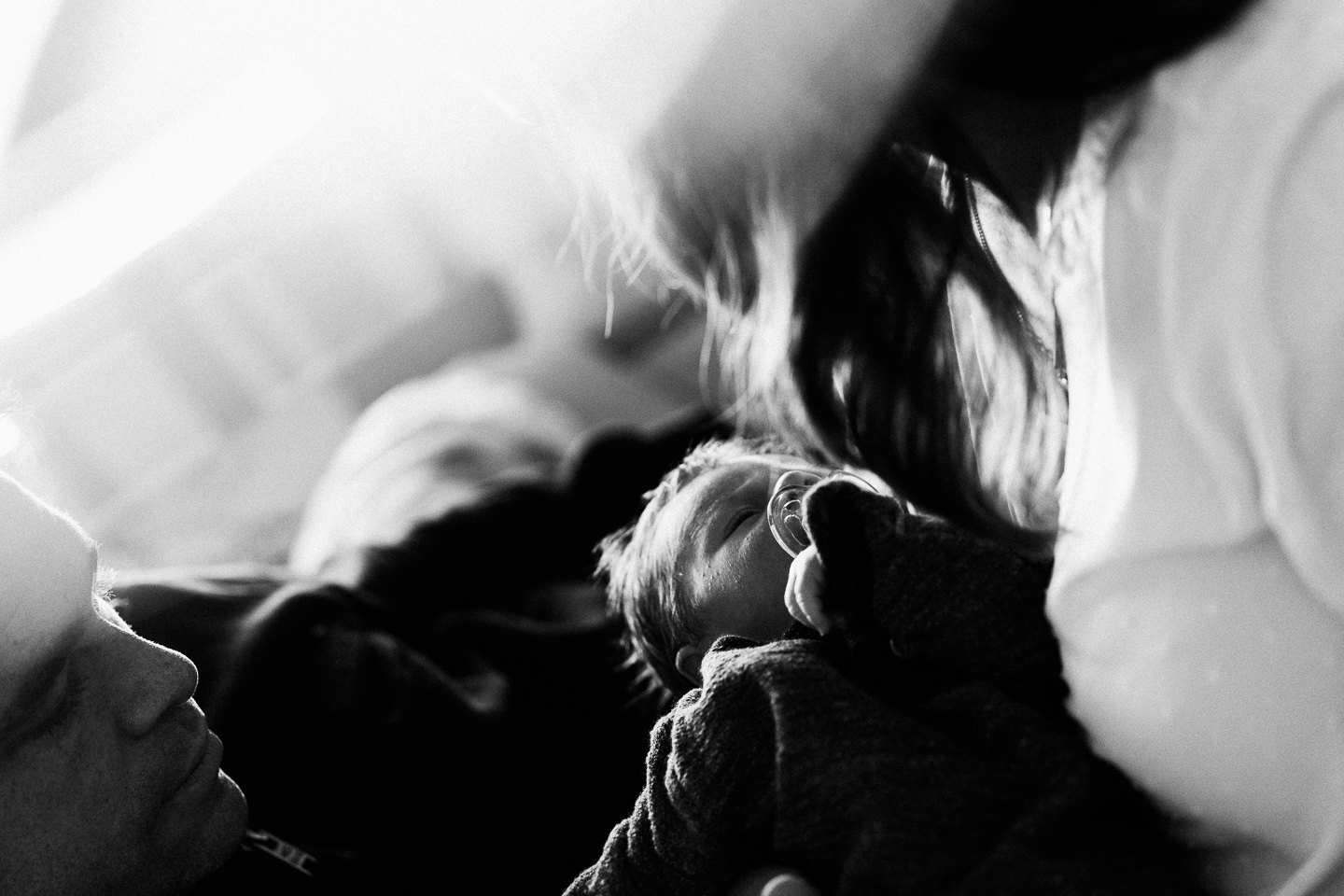 Familienfotograf Karlsruhe Homestory Newborn Fotoshooting Natuerliche Fotografie Echtes Leben Echte Fotografie Neugeborenenfotografie