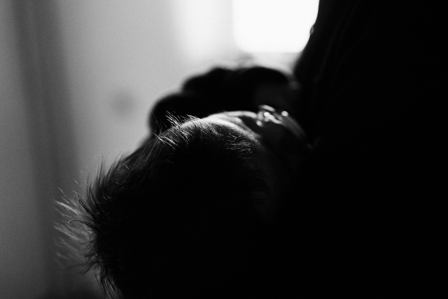 Familienfotograf Karlsruhe Homestory Newborn Fotoshooting Natuerliche Fotografie Echtes Leben Echte Fotografie Neugeborenenfotografie