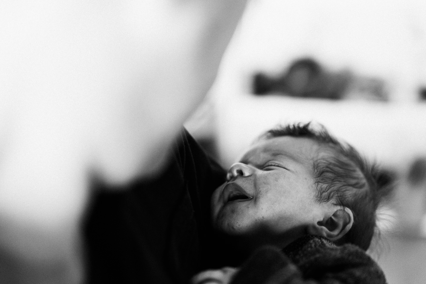 Familienfotograf Karlsruhe Homestory Newborn Fotoshooting Natuerliche Fotografie Echtes Leben Echte Fotografie Neugeborenenfotografie