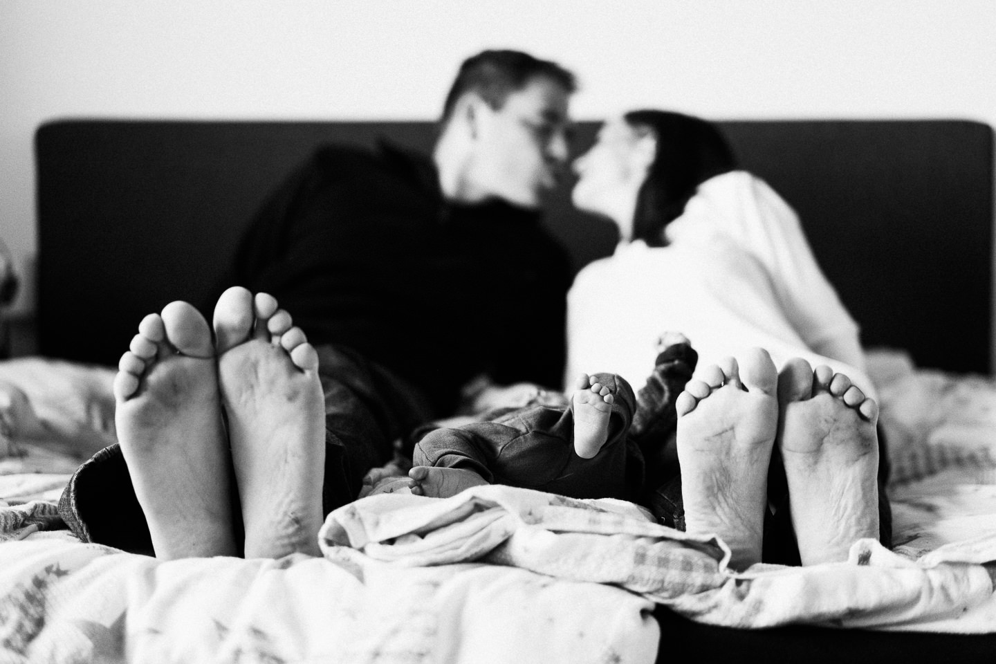 Familienfotograf Karlsruhe Homestory Newborn Fotoshooting Natuerliche Fotografie Echtes Leben Echte Fotografie Neugeborenenfotografie