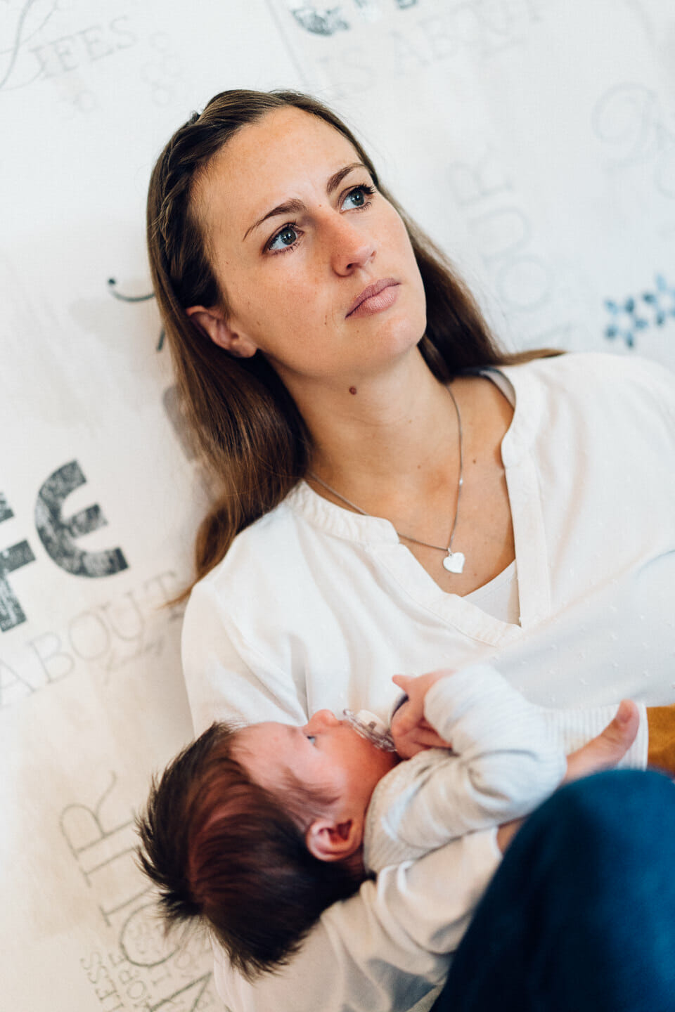 Familienfotograf Karlsruhe Homestory Newborn Fotoshooting Natuerliche Fotografie Echtes Leben Echte Fotografie Neugeborenenfotografie