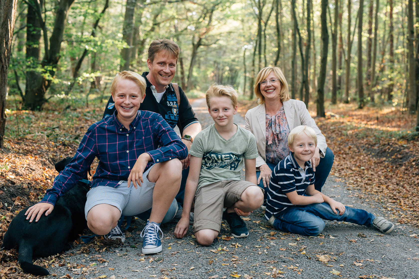 Familienfotos im Herbst in Waghäusel Familie Anders Familie mit Hund Familienfoto mit Hund