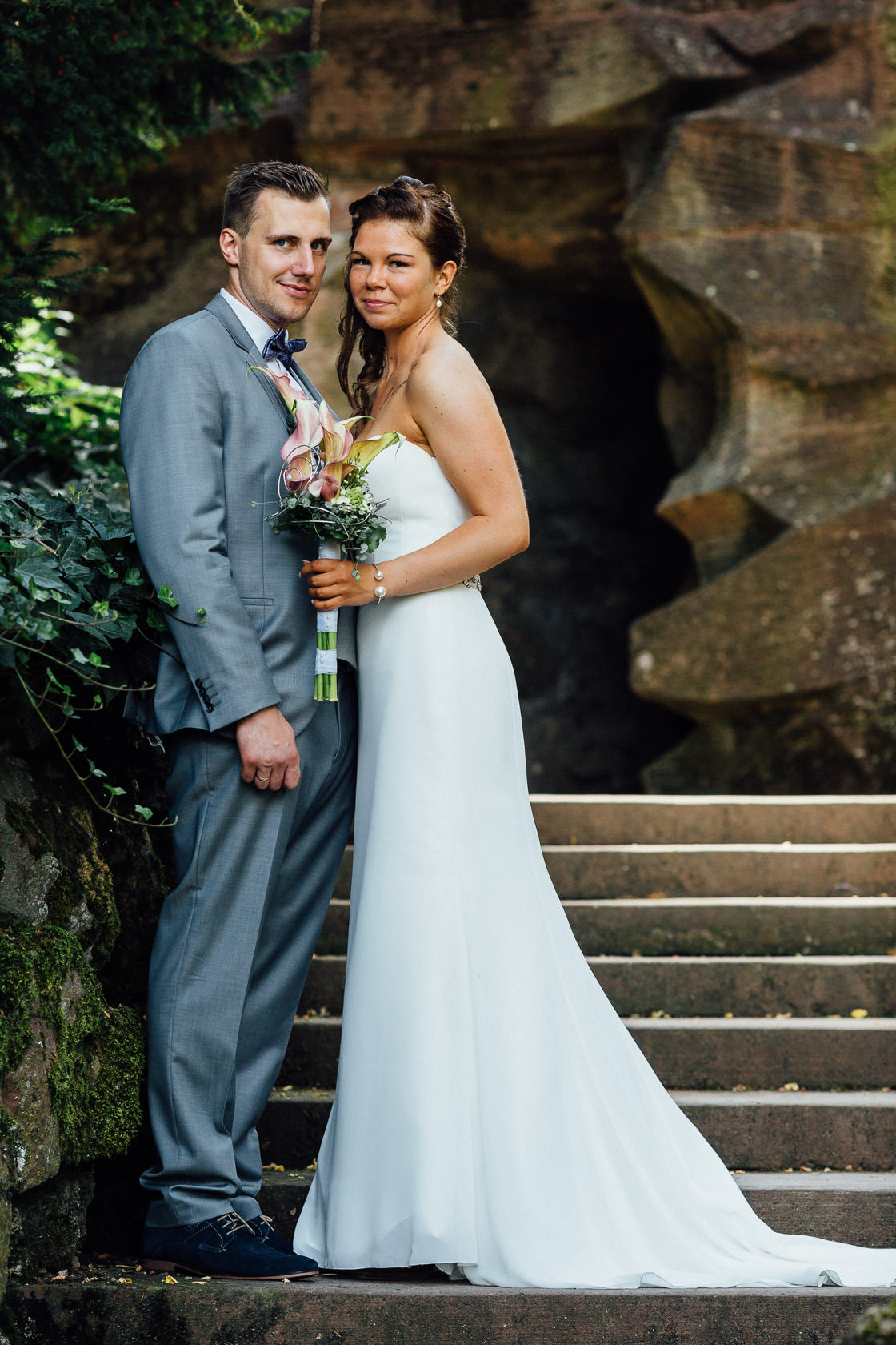 Freie Trauung Jenny und Mathias im Schloss Schwetzingen Brautpaarfotos Paarfotos Paarportraits Schlossgarten Schwetzingen