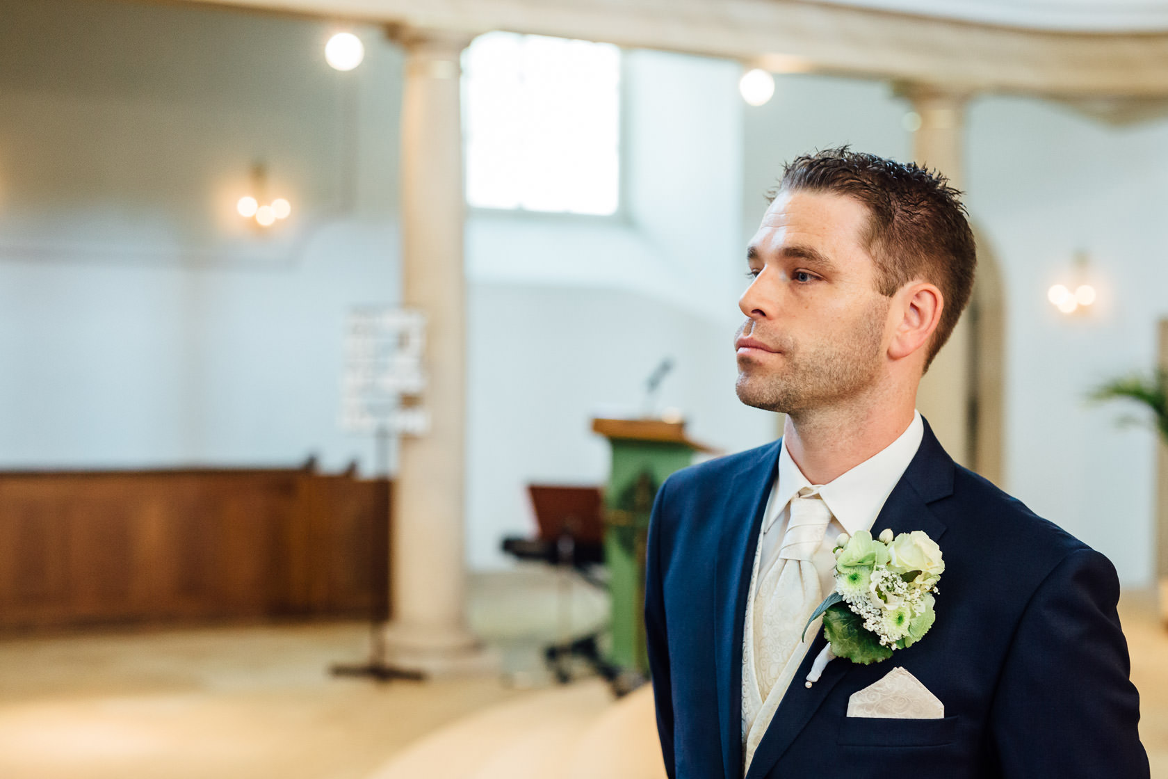 Hochzeit Carmen und Dirk in Bad Kreuznach Trauung in der Pauluskirche Warten auf die Braut