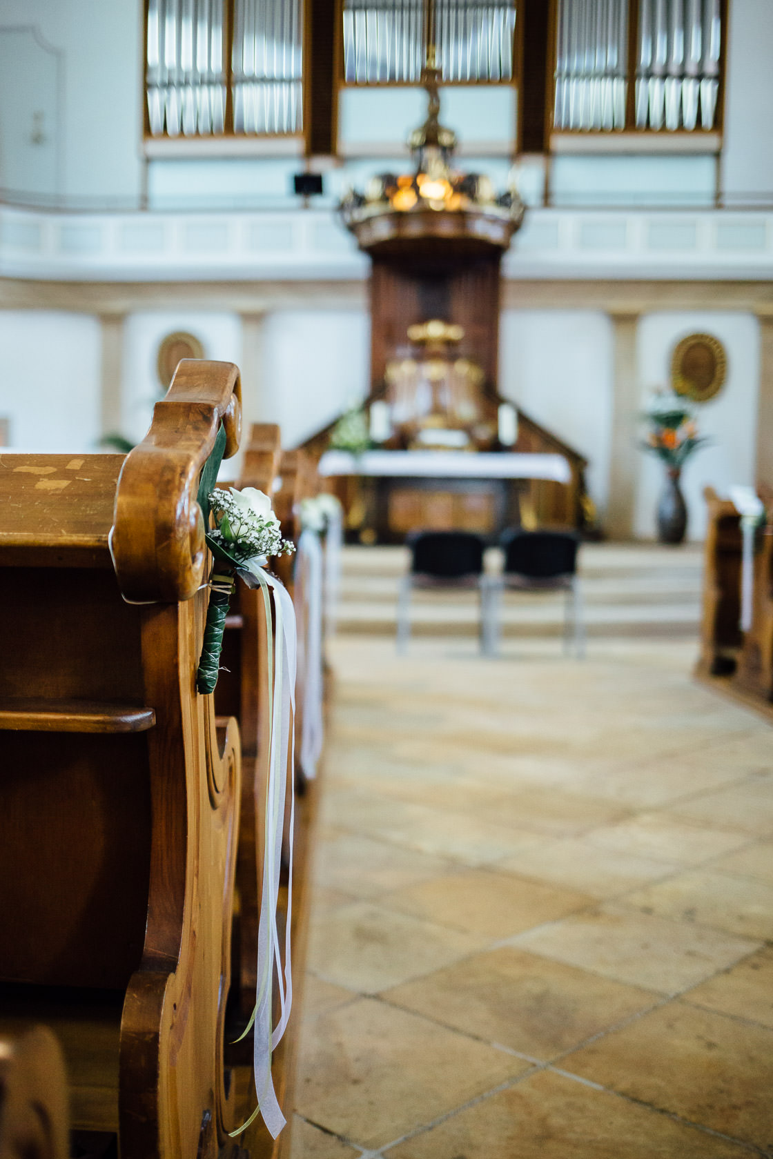 Hochzeit Carmen und Dirk in Bad Kreuznach Trauung in der Pauluskirche Kirchendekoration
