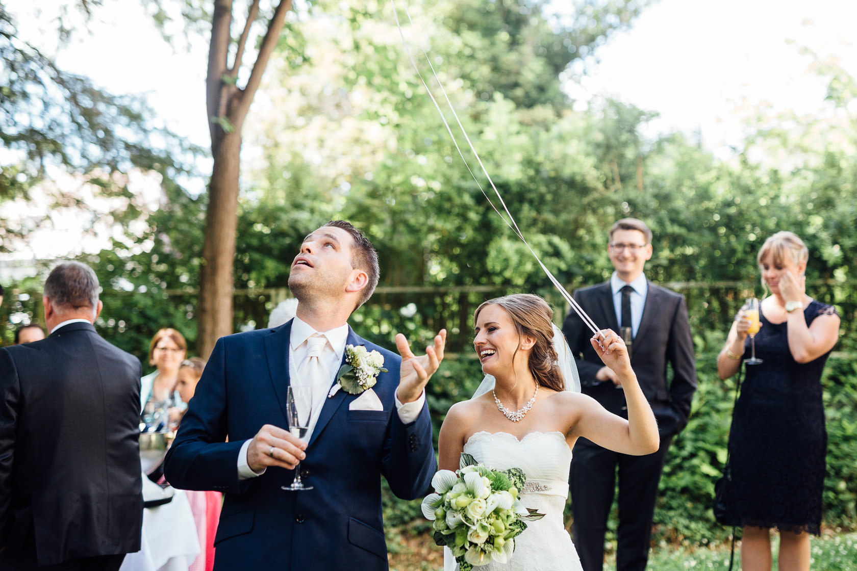 Momente der Hochzeitsfeier im Garten des Kurhaus Bad Münster