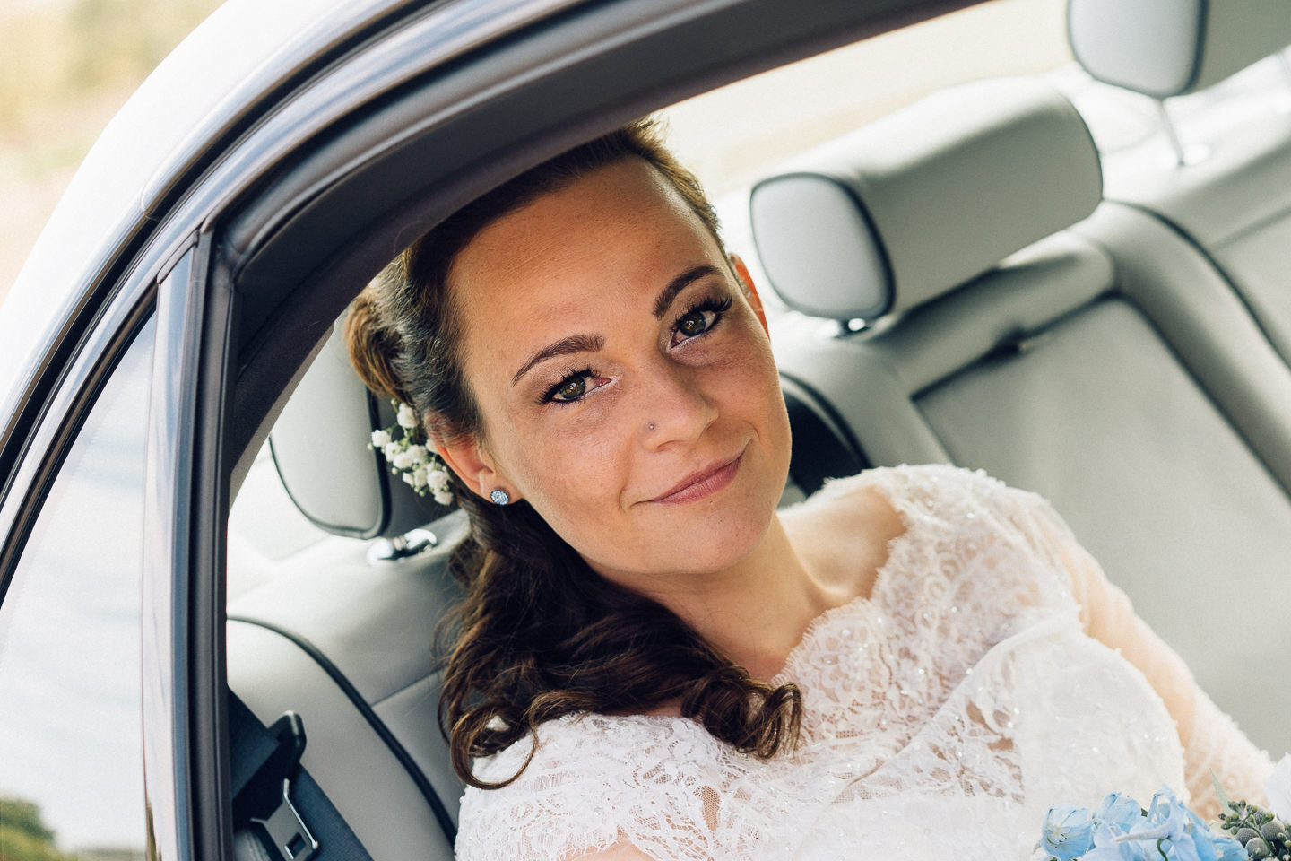 Hochzeitsfotograf Kraichgau Weingut Heitlinger Xenia und Florian Brautpaarfotos Brautportrait Weinberge Vineyard Vineyard Bridal Portraits Emotional Kraichtal