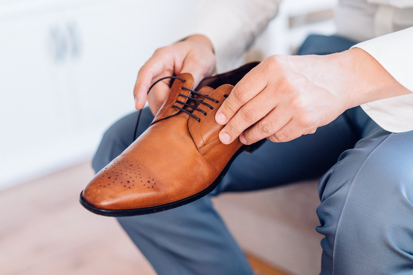 Hochzeitsfotograf Kraichgau Weingut Heitlinger Xenia und Florian Getting Ready Vorbereitungen Hochzeit mit Kind Evangelische Hochzeit