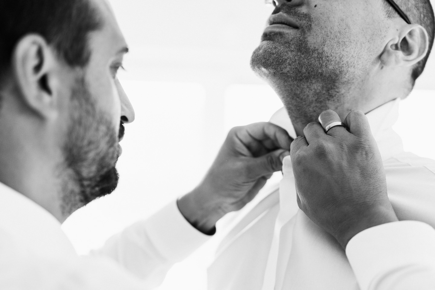 Hochzeitsfotograf Kraichgau Weingut Heitlinger Xenia und Florian Getting Ready Vorbereitungen Hochzeit mit Kind Evangelische Hochzeit