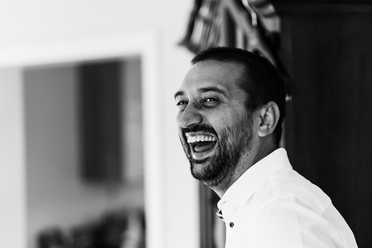 Hochzeitsfotograf Kraichgau Weingut Heitlinger Xenia und Florian Getting Ready Vorbereitungen Hochzeit mit Kind Evangelische Hochzeit