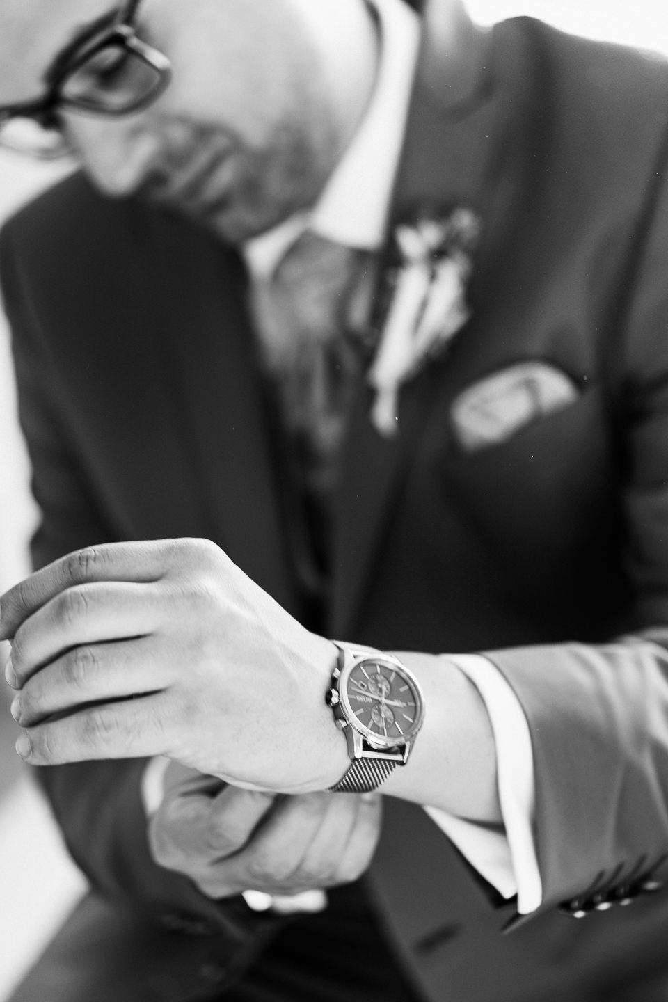 Hochzeitsfotograf Kraichgau Weingut Heitlinger Xenia und Florian Getting Ready Vorbereitungen Hochzeit mit Kind Evangelische Hochzeit