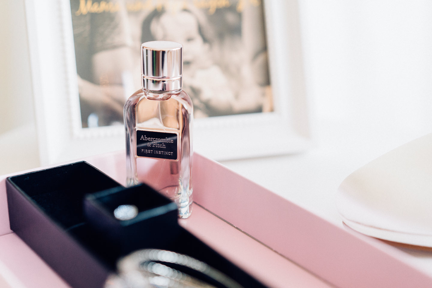 Hochzeitsfotograf Kraichgau Weingut Heitlinger Xenia und Florian Getting Ready Vorbereitungen Hochzeit mit Kind Evangelische Hochzeit