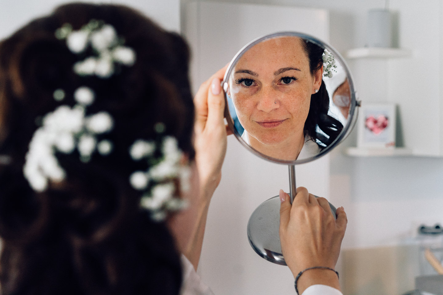 Hochzeitsfotograf Kraichgau Weingut Heitlinger Xenia und Florian Getting Ready Vorbereitungen Hochzeit mit Kind Evangelische Hochzeit