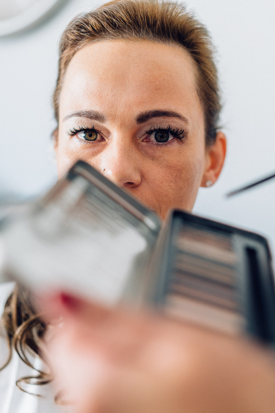 Hochzeitsfotograf Kraichgau Weingut Heitlinger Xenia und Florian Getting Ready Vorbereitungen Hochzeit mit Kind Evangelische Hochzeit