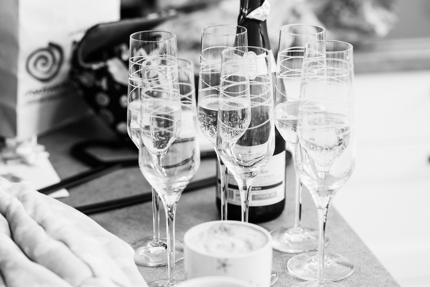 Hochzeitsfotograf Kraichgau Weingut Heitlinger Xenia und Florian Getting Ready Vorbereitungen Hochzeit mit Kind Evangelische Hochzeit