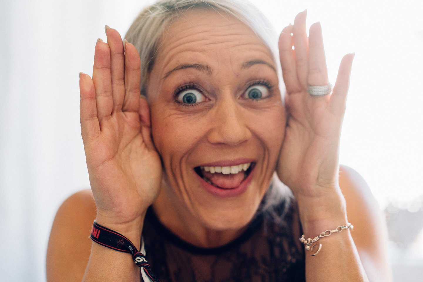 Hochzeitsfotograf Kraichgau Weingut Heitlinger Xenia und Florian Getting Ready Vorbereitungen Hochzeit mit Kind Evangelische Hochzeit