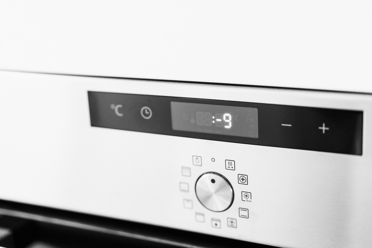 Hochzeitsfotograf Kraichgau Weingut Heitlinger Xenia und Florian Getting Ready Vorbereitungen Hochzeit mit Kind Evangelische Hochzeit