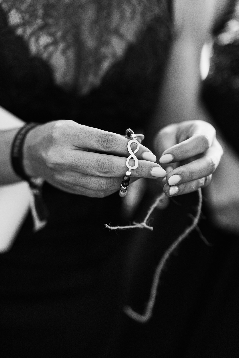 Hochzeitsfotograf Kraichgau Weingut Heitlinger Xenia und Florian Getting Ready Vorbereitungen Hochzeit mit Kind Evangelische Hochzeit