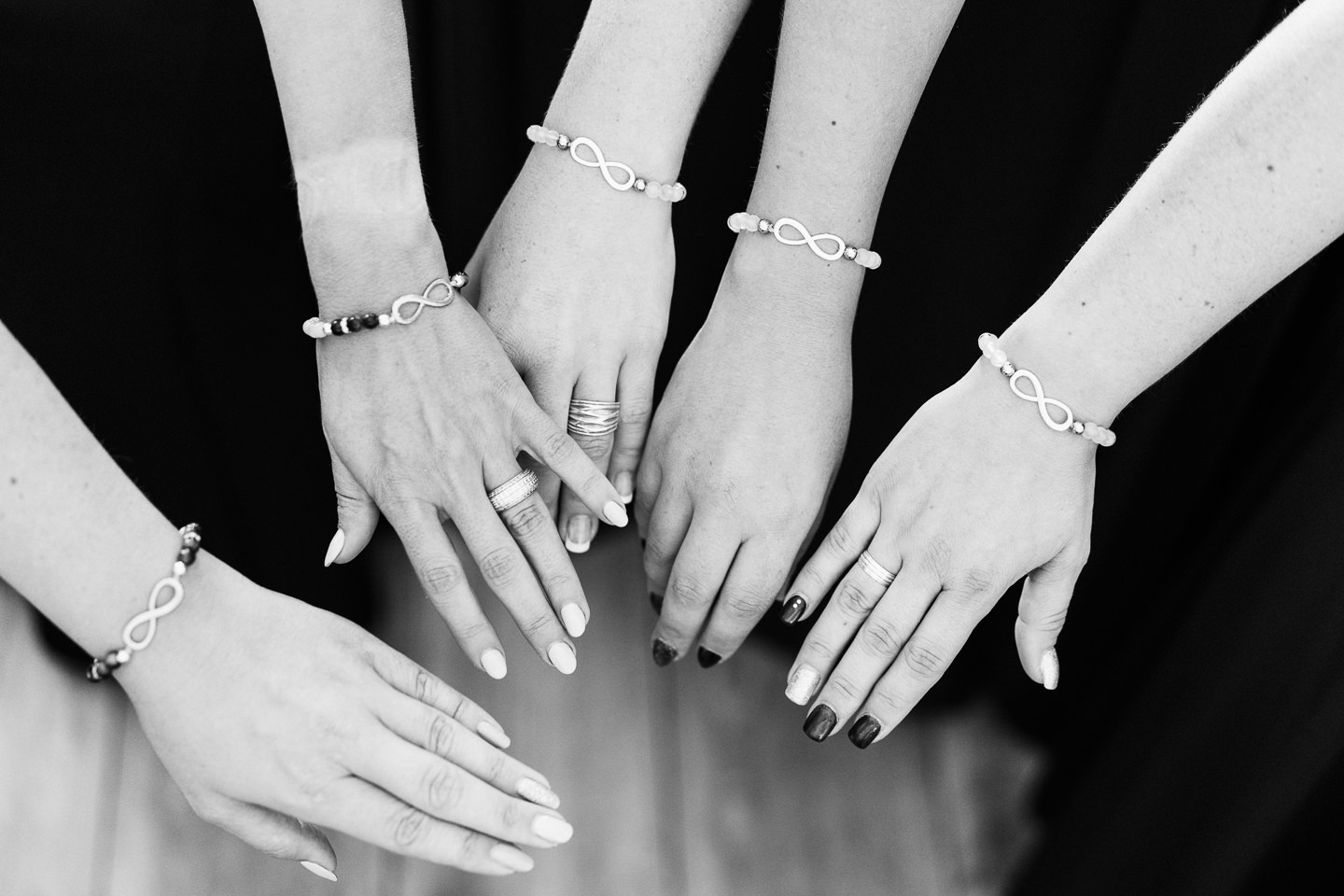 Hochzeitsfotograf Kraichgau W
eingut Heitlinger Xenia und Florian Getting Ready Vorbereitungen Hochzeit mit Kind Evangelische Hochzeit